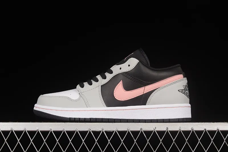 All Categories Air Jordan Jordan Series Basketball Shoes Air Jordan 1 Low Air Jordan 1 Low AJ1 Joe 1 White Black Pink Sports Culture Basketball Shoes 553558-062